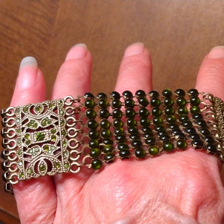 Vintage Vclm Costume Jewelry Silky Metal Link Green RhinestoneBeadbracelet 25$